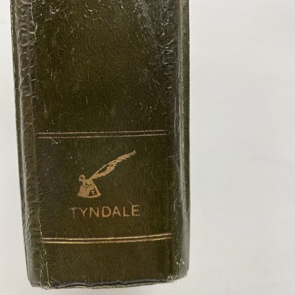 THE LIVING BIBLE Paraphrased 1973 Tyndale House Green Padded Hardcover - Picture 6 of 16